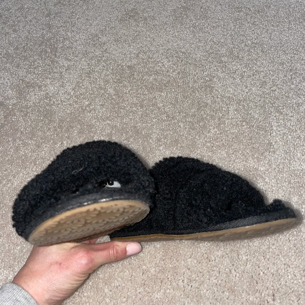 UGG Slippers - Picture 3 of 8